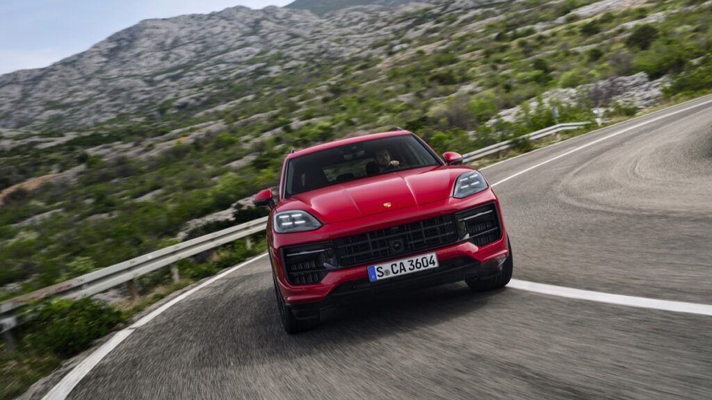 全新Cayenne GTS Coupé以強大的動力系統、精確的調校和獨特的設計維繫傳統之外，仍更適用於日常駕駛。(圖片提供：Porsche Taiwan)